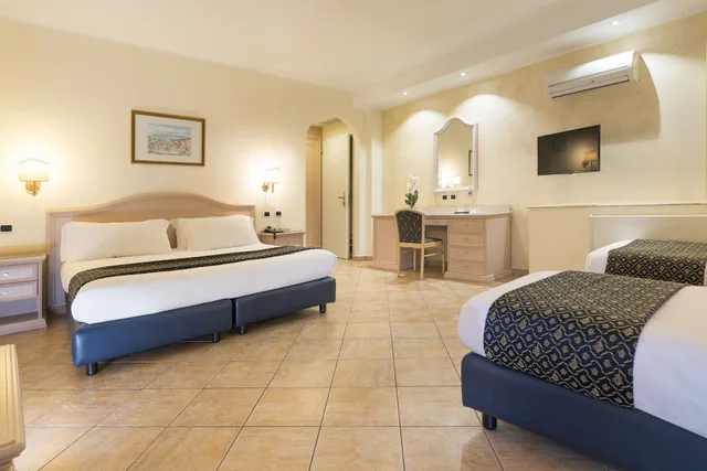 غرفة رباعية بسرير مزدوج وسريرين منفصلين، Sant Alphio Garden Hotel & Spa 3/6
