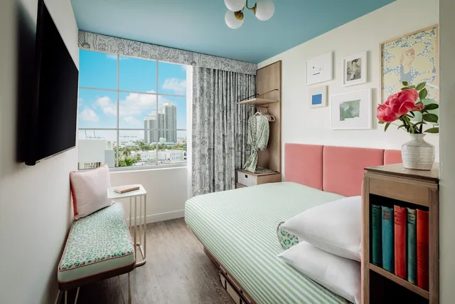 Room, Queen Bed, City View, The Goodtime Hotel 1/7