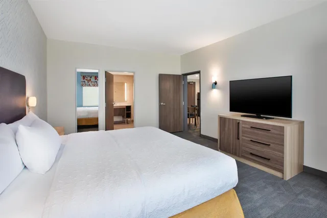 1 Bedroom, Suite, King Bed, Sofa, Bathtub, Accessible, Home2 Suites by Hilton Traverse City 1/2