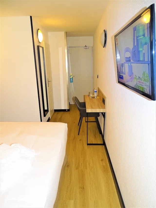 غرفة ديلوكس بسرير كوين، Euro Hotel Paris Creteil 1/4