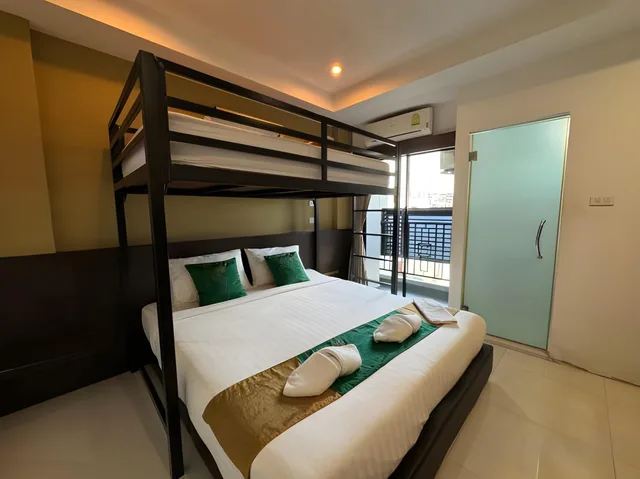غرفة ديلوكس ثلاثية بسرير مزدوج وسرير فردي، Adamaz House 1/1