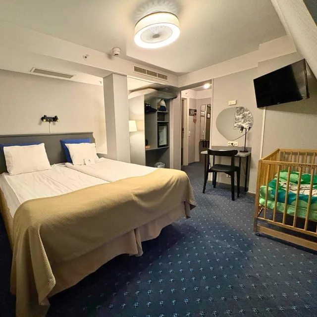 غرفة عائلية، Crystal Plaza Hotel 1/2