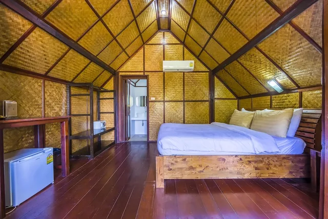 Cabin, Queen Bed, Hill Side، Coral View Resort 1/3