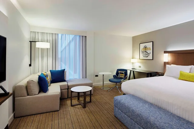 غرفة تنفيذية بسرير كينج، Courtyard By Marriott Oxford South 3/4