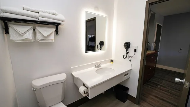 Room, 2 Queen Beds, Sofa, Seaside Inn & Suites 7/7