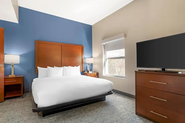 جناح بسرير كينج لذوي الإعاقة، Comfort Suites near Birkdale Village Huntersville 1/8
