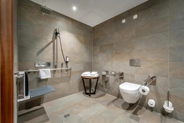 غرفة بسرير مزدوج لذوي الإعاقة، Klosterhof Premium Hotel & Health Resort 4/4