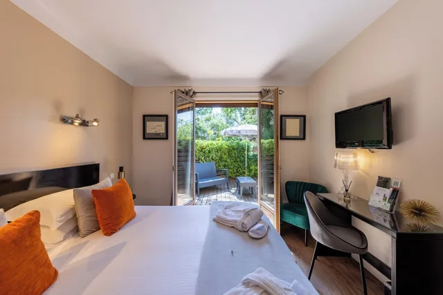 غرفة كبيرة بسرير كوين وأسرّة بطابقين بشرفة، Hotel Madeloc 1/10