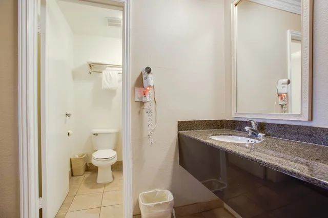 غرفة قياسية بسريرين كوين، Abby S Anaheimer Inn 6/7