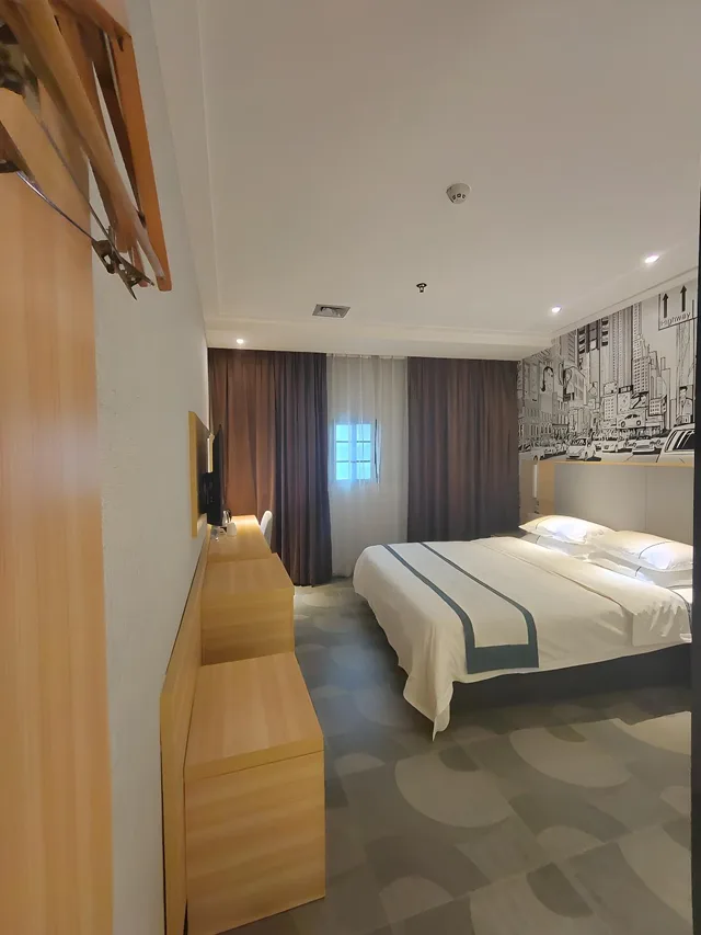 غرفة بزنس بسرير كينج وسرير كوين، City Comfort Inn (Guangzhou Tiyu West Road Metro Station) 1/1