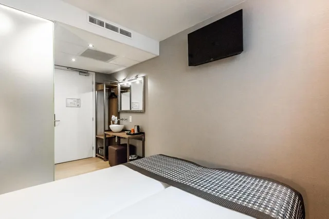 Souterrain Twin Room No Window، Melrose Hotel 3/6
