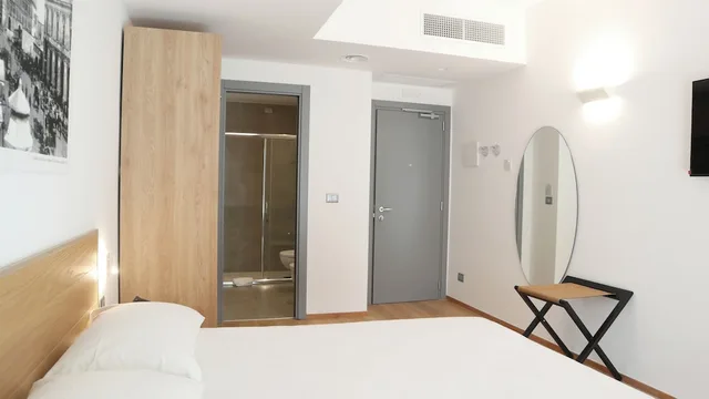 Comfort, Queen Bed, Victor 2/4