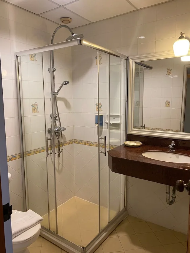 غرفة سوبيريور بسرير كينج بإطلالة على البحر بشرفة، Seaview Hotel Sriracha 4/4