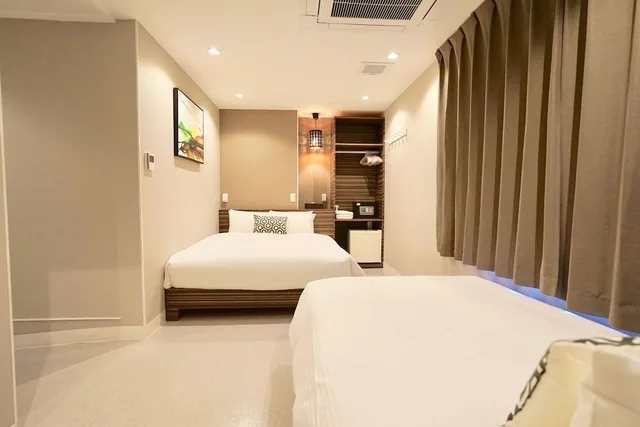 غرفة قياسية بسرير كوين وسرير فردي في المبنى الرئيسي، Hotel 88 Shinsaibashi 6/10