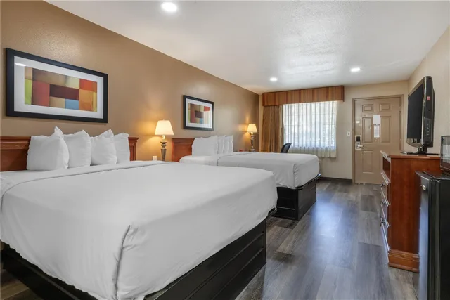 غرفة بسريرين كوين للمدخنين، Surestay Plus Hotel By Best Western Poteau 1/4