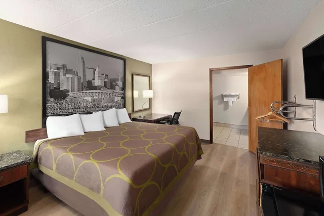 غرفة بسرير كينج لذوي الإعاقة، Super 8 By Wyndham Fort Mitchell Cincinnati Area 3/5