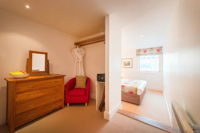 2 Bedrooms, Classic, Apartment, Double and Twin Beds, Partial View, 2 Bathrooms، Highland Apartments By Mansley 5/8