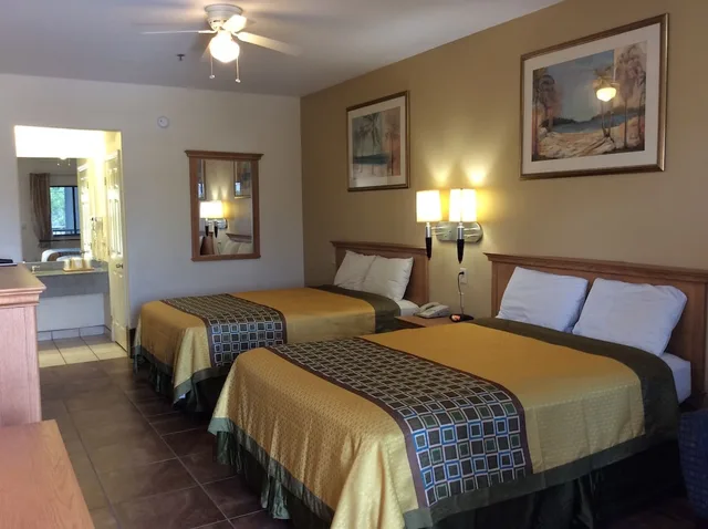 Deluxe, 2 Queen Beds, Smoking, Texas Inn - Weslaco/Mercedes 5/5
