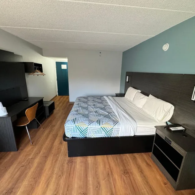 غرفة بسرير كينج، Motel6 East Syracuse, NY - Airport 2/10