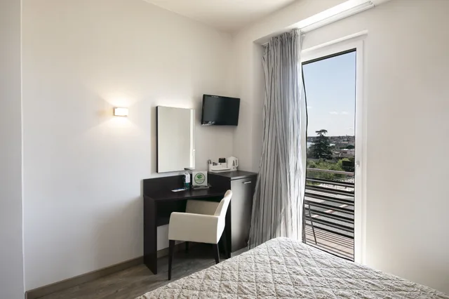 غرفة بسريرين منفصلين بإطلالة على البحيرة، Hotel Bonotto 4/6