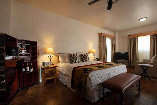 جناح تنفيذي، El Rancho Hotel 3/9
