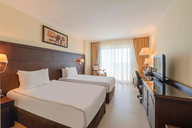 Room, Twin Beds, Sea Front، Crowne Plaza Antalya 2/4