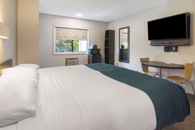 غرفة بسرير كوين، Motel6 Saanichton, BC - Victoria Airport 4/7