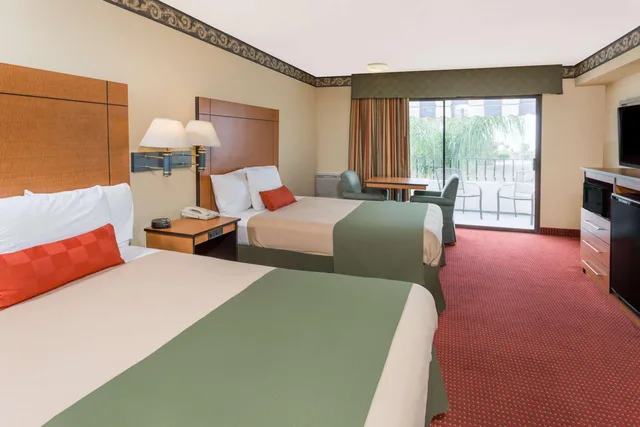 غرفة رباعية بسريرين كوين، Travelodge by Wyndham San Clemente Beach 7/7