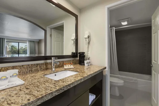 غرفة بسريرين مزدوجين، Days Inn by Wyndham Downey 3/4