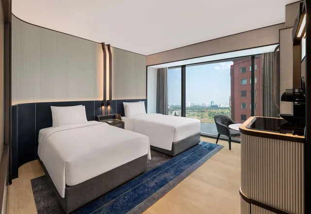 Connecting, King and Twin Beds, Hilton Saigon 3/4