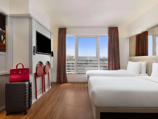 Trendy, 1 Double and 1 Single Bed، ibis Styles Nairobi Westlands 2/6