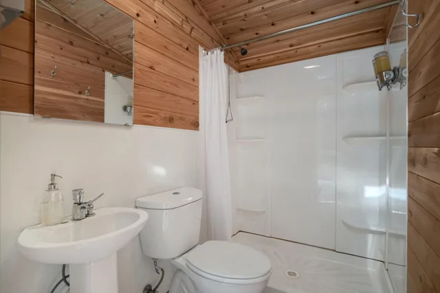 Safari, Tent, Shared Bathroom, Under Canvas Yellowstone 2/2
