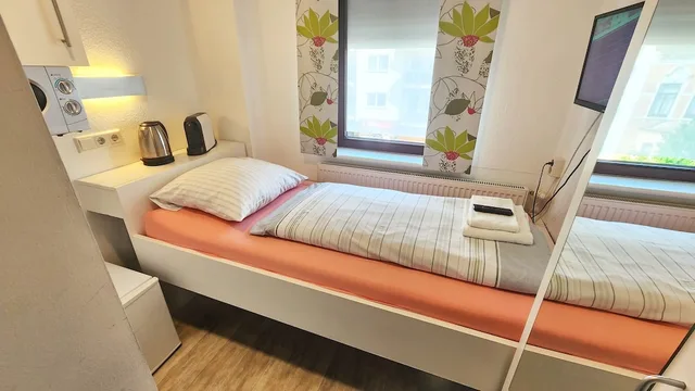 Economy, Single, Single Bed, Marion Weber House 3/10