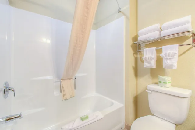 غرفة بسرير كينج لذوي الإعاقة، Cobblestone Inn & Suites - Yuma 8/10