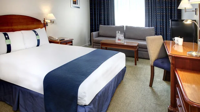 غرفة بسرير كينج، Holiday Inn Aylesbury 1/5