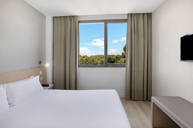 غرفة بسرير كوين، B&B HOTEL Barcelona Sant Cugat 4/7