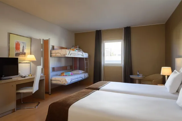 غرفة ديلوكس عائلية، Tryp By Wyndham Porto Centro Hotel 1/3