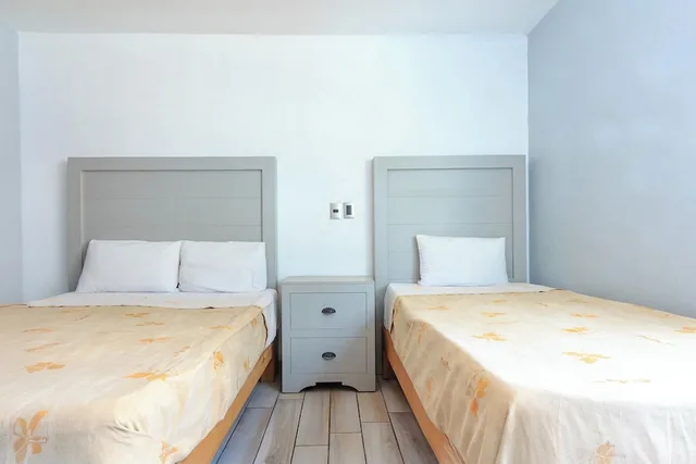 Superior, Triple, Multiple Beds، Capital O Hotel Colon Express Guadalajara 4/6