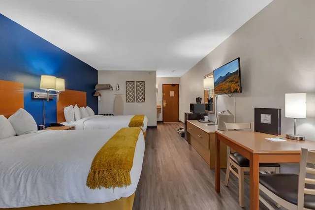 غرفة بسريرين كوين، Spicer Hotel 2/4