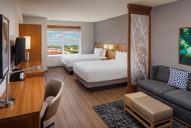 غرفة بسريرين كوين مع أريكة في طابق مرتفع، Hyatt Place Sumter/Downtown 2/9