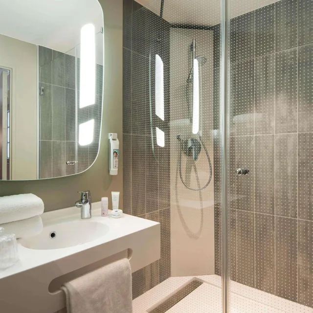 غرفة كومفورت بسرير مزدوج بشرفة، Ibis Saint Germain En Laye Centre 3/6