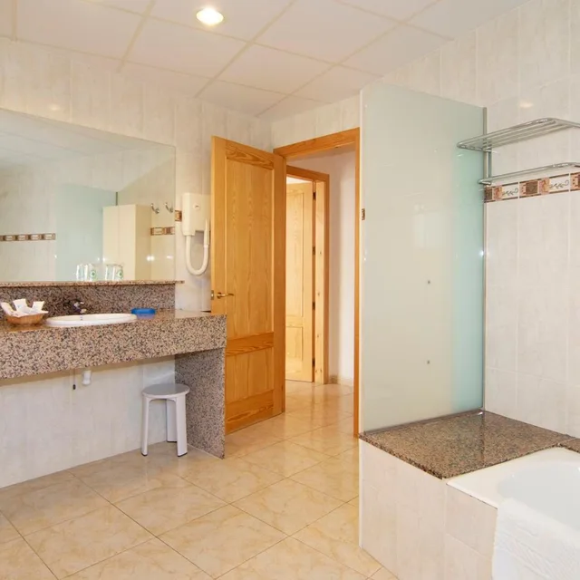 غرفة عائلية، Hotel Portbo 7/9