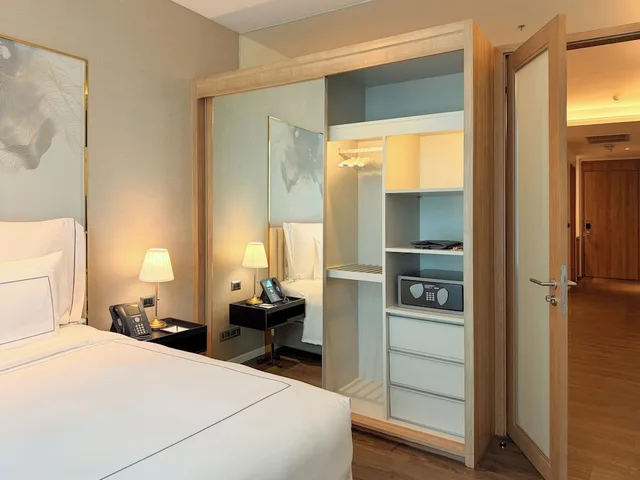 Premier, Junior Suite, King Bed, MUU Bangkok Hotel 3/5