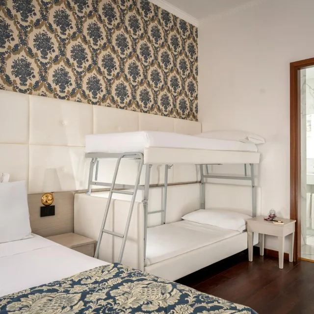غرفة رباعية بسرير بطابقين، Hotel Re Enzo 1/3