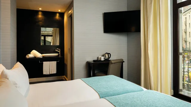 Cool, Comfort, Twin Beds, Ramblas View، Hotel Ramblas Internacional 6/10