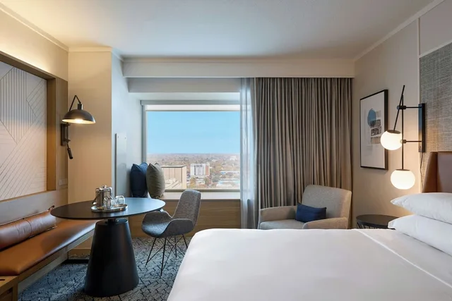 Room, King Bed, Sheraton Grand Sacramento 3/10
