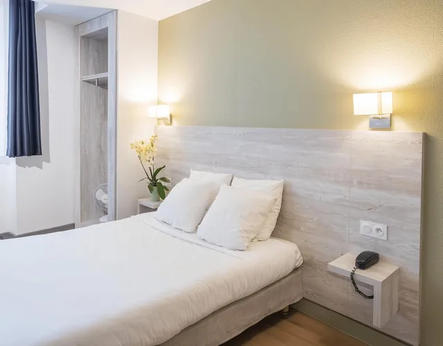 غرفة بثلاثة أسرّة، Brit Hotel Suisse Et Bordeaux 3/8