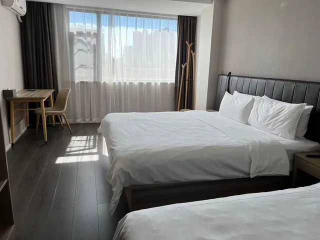 جناح، Hanting Hotel Kunming Stadium Metro Station 1/1