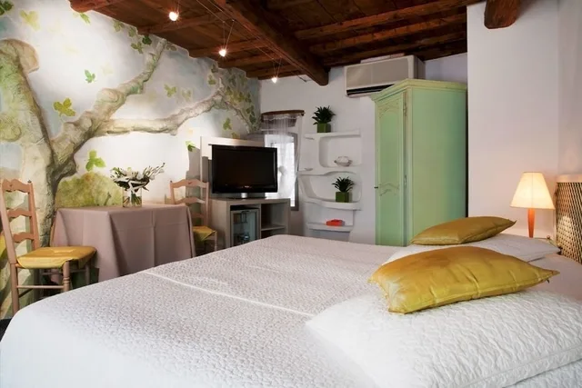 Superior, Double Bed, Hostellerie Le Castellas 3/3