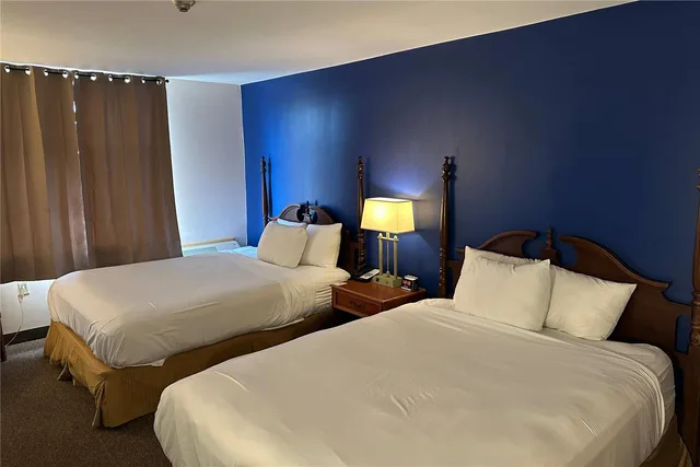 غرفة بسريرين كوين، Econo Lodge City Centre Kingston 3/8